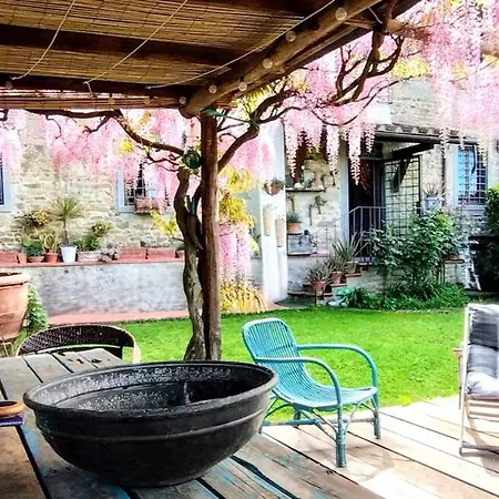 Semesterbostad Tuscan Hills - Stonehouse, Garden & Pool *