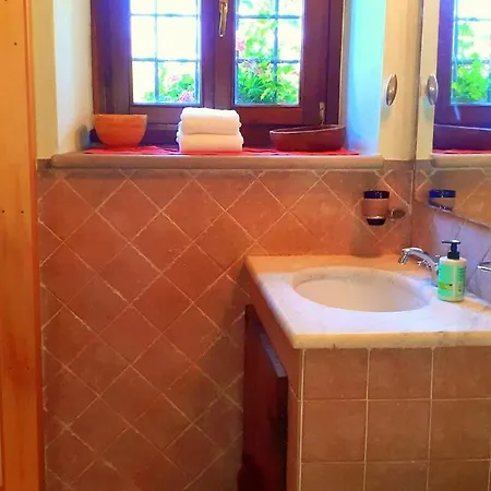 Tuscan Hills - Stonehouse, Garden & Pool Semesterbostad