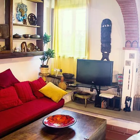 Tuscan Hills - Stonehouse, Garden & Pool Holiday home *